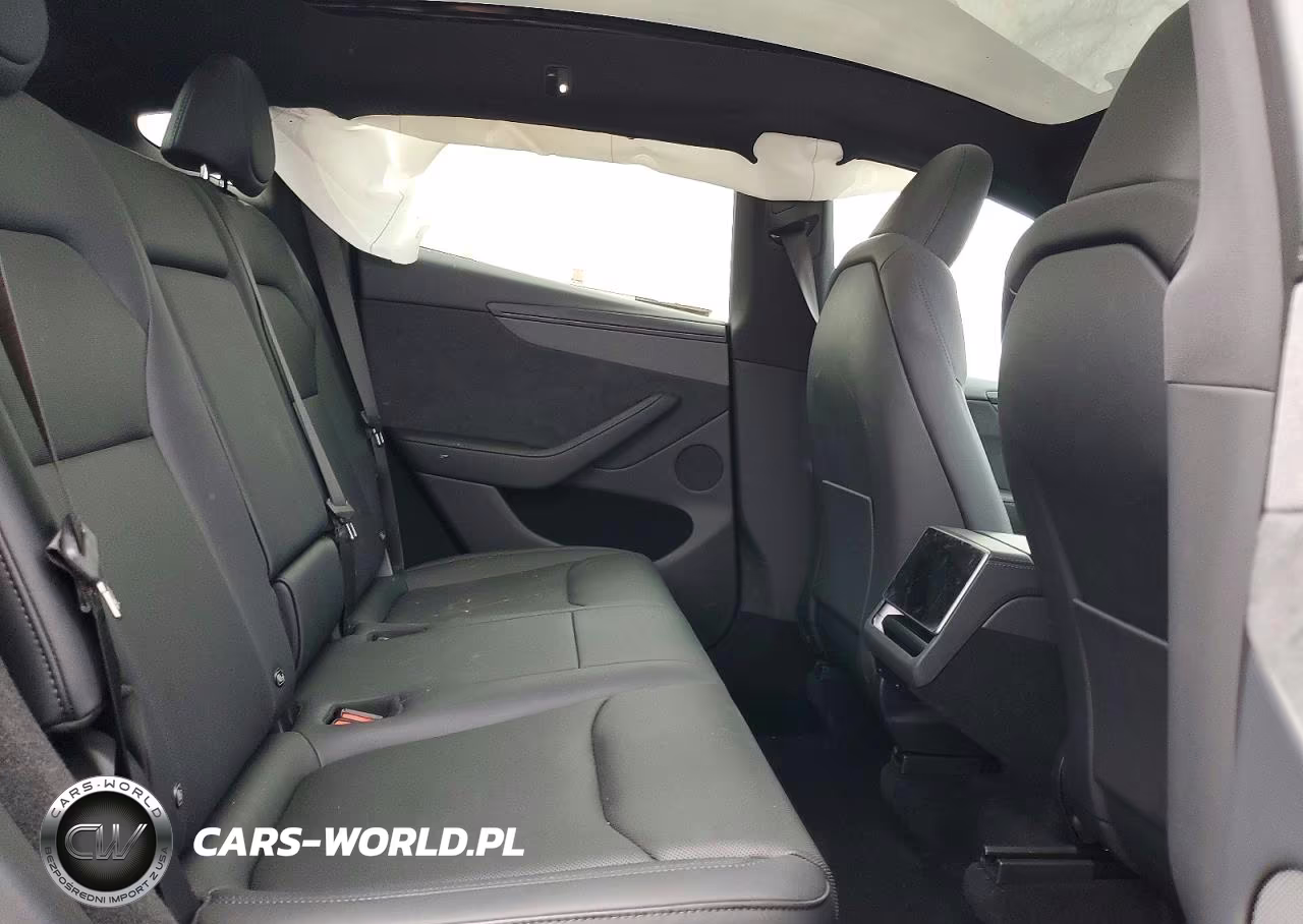 2026 Tesla Model Y VIN:7SAYGDED4TF680477 - 10