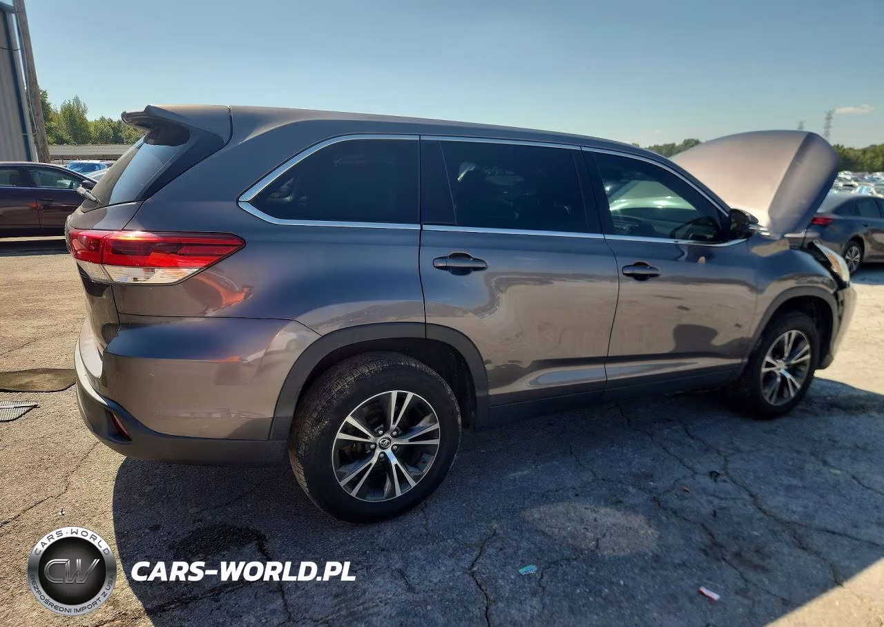 2019 Toyota Highlander Le VIN:5TDZZRFH2KS303523 - 3