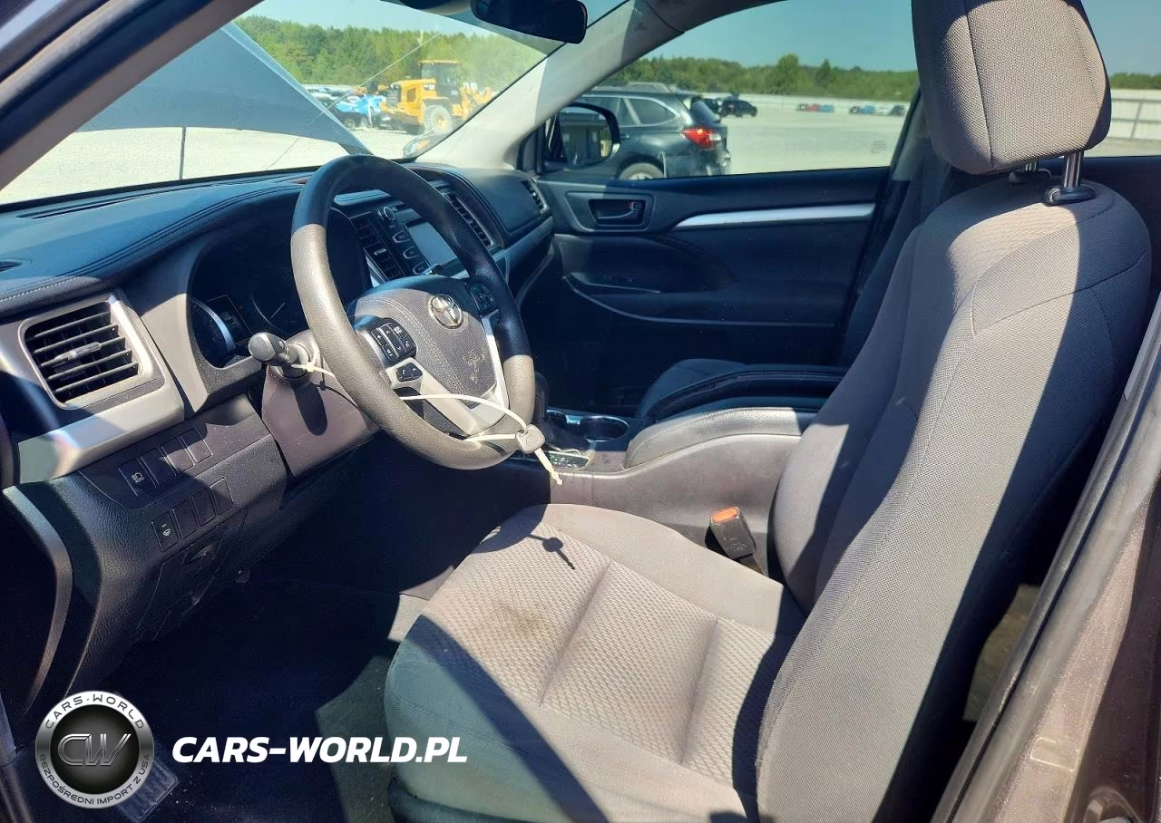 2019 Toyota Highlander Le VIN:5TDZZRFH2KS303523 - 7