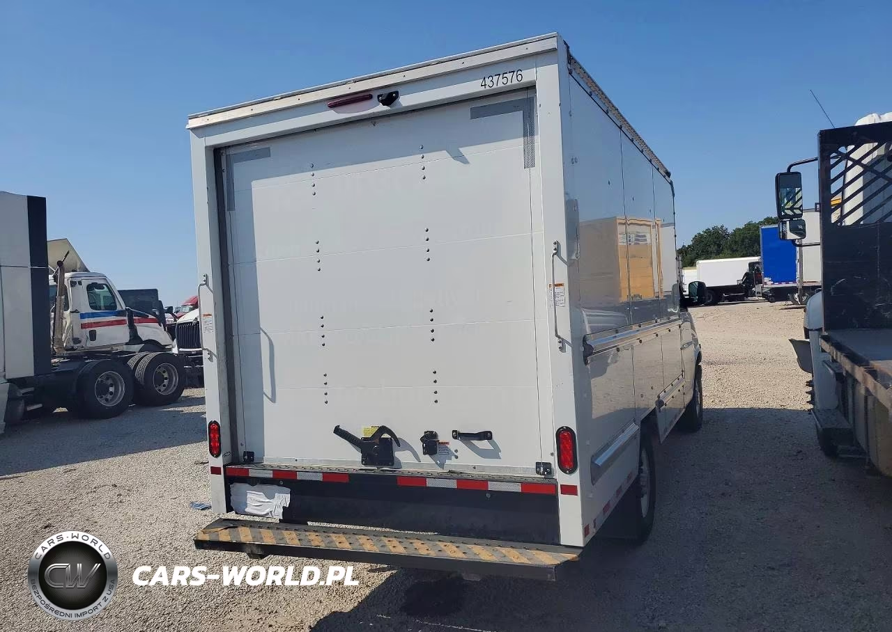 2024 GMC Savana Box Truck VIN:1GD07RFP7R1213602 - 3