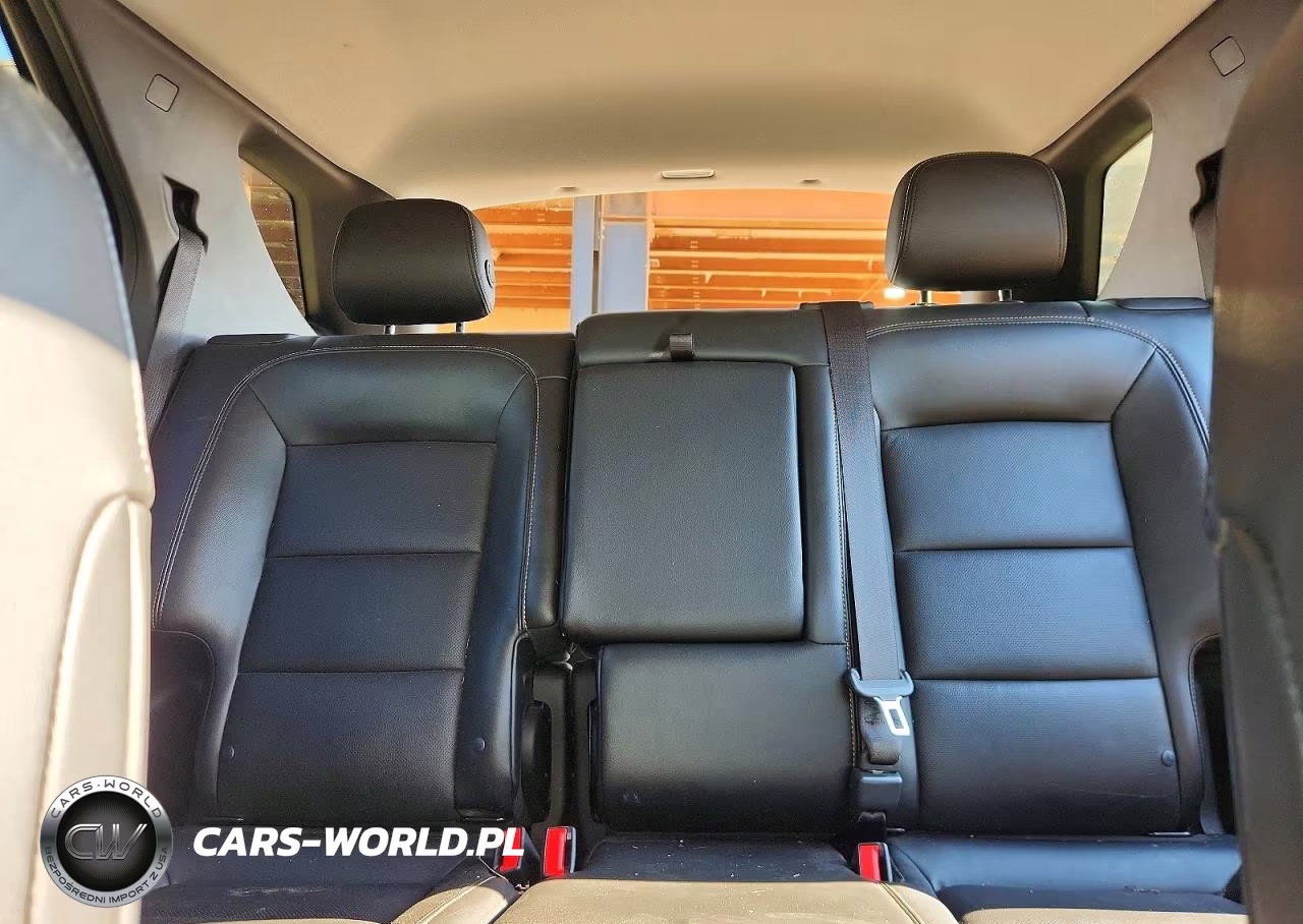 2018 Chevrolet Equinox Premier VIN:2GNAXMEV1J6188197 - 10
