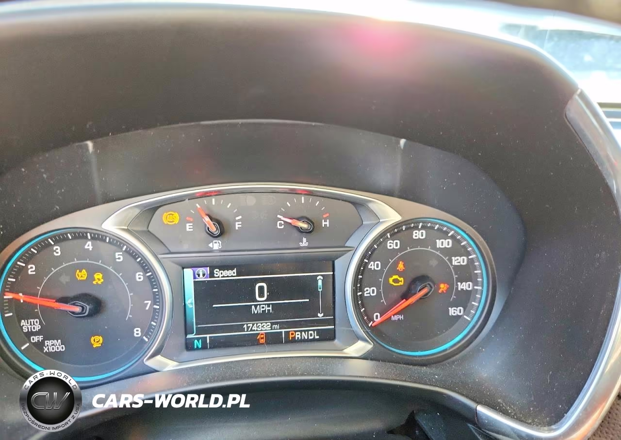 2018 Chevrolet Equinox Premier VIN:2GNAXMEV1J6188197 - 9