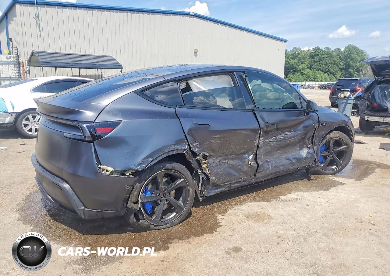 2026 Tesla Model Y VIN:7SAYGDEE1TA452457 - 3