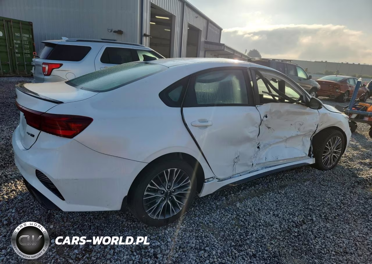 2024 Kia Forte Gt Line VIN:3KPF54AD8RE828631 - 3