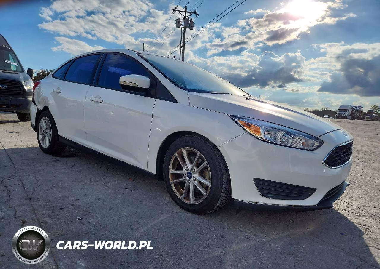 2017 Ford Focus Se VIN:1FADP3F28HL224964 - 4