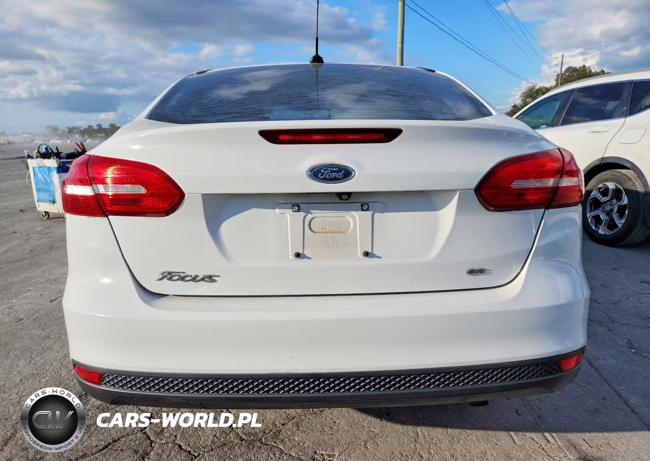 2017 Ford Focus Se VIN:1FADP3F28HL224964 - 6