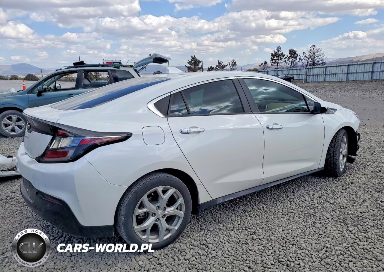 2018 Chevrolet Volt Premier VIN:1G1RB6S52JU126764 - 3