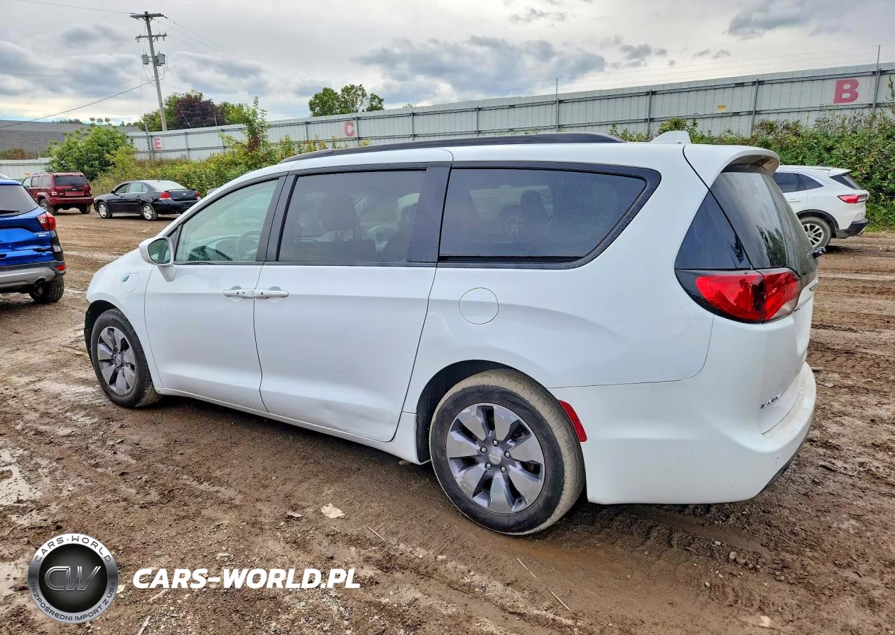 2018 Chrysler Pacifica Hybrid Touring Plus VIN:2C4RC1H72JR356317 - 2