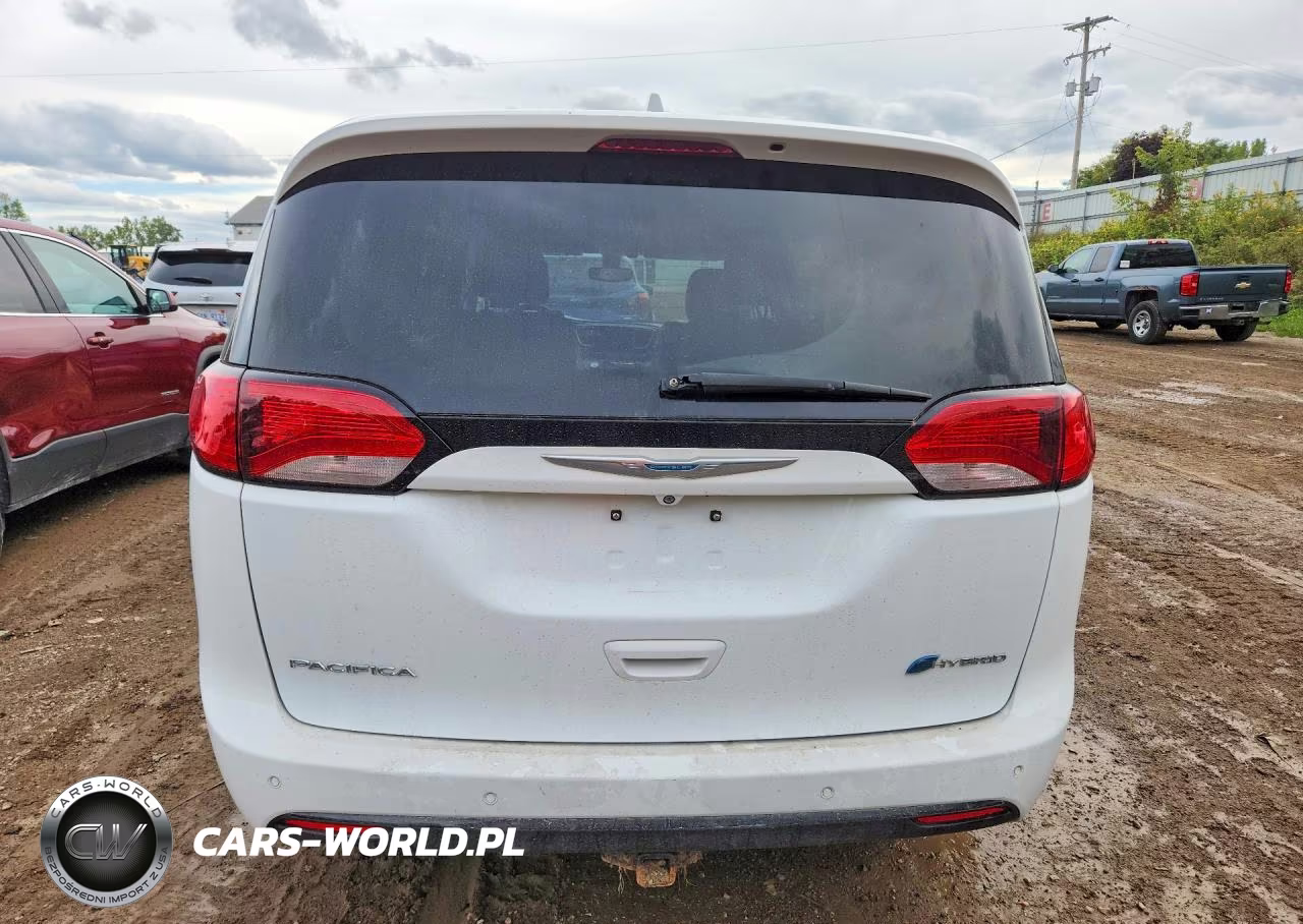 2018 Chrysler Pacifica Hybrid Touring Plus VIN:2C4RC1H72JR356317 - 6