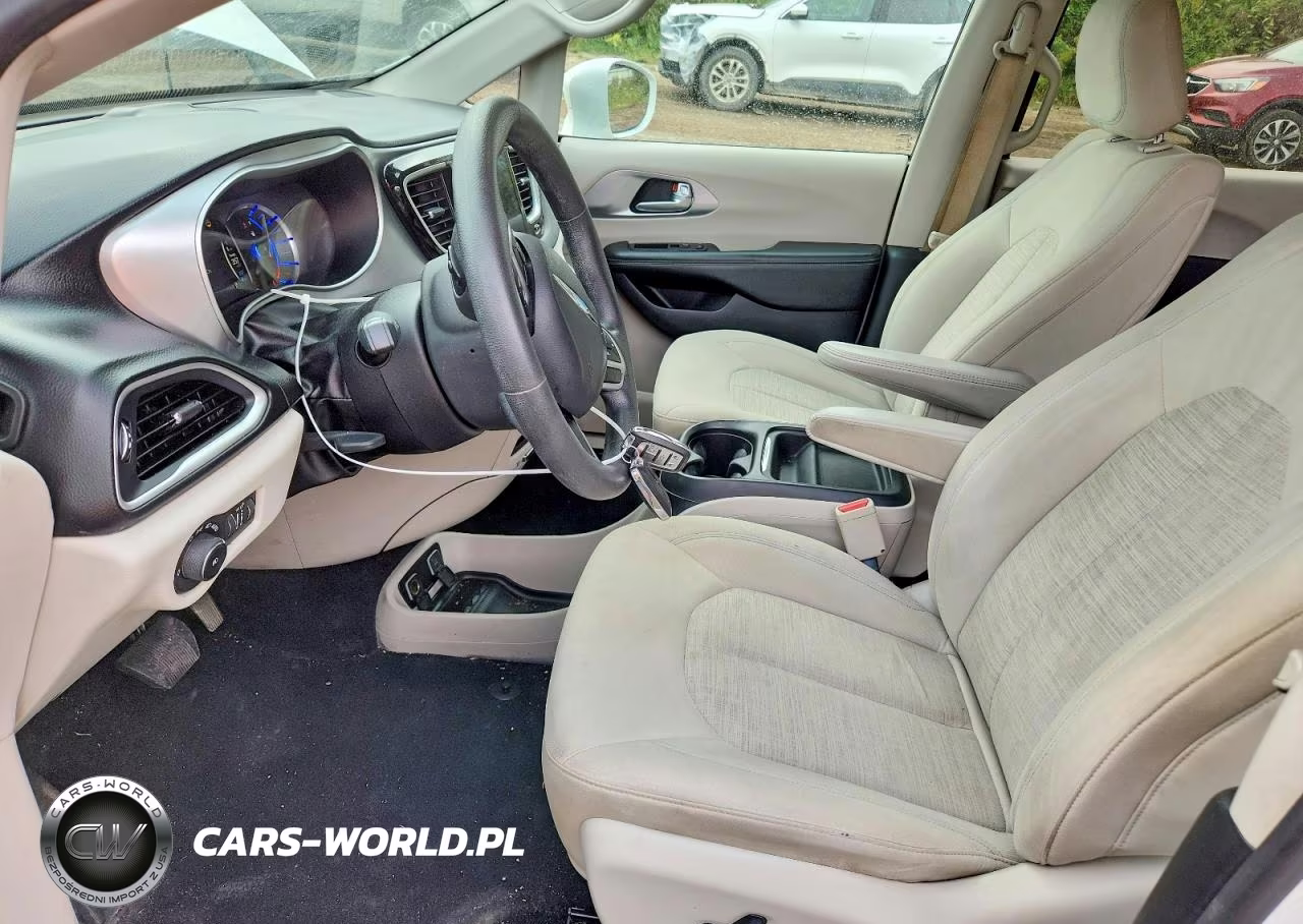 2018 Chrysler Pacifica Hybrid Touring Plus VIN:2C4RC1H72JR356317 - 7