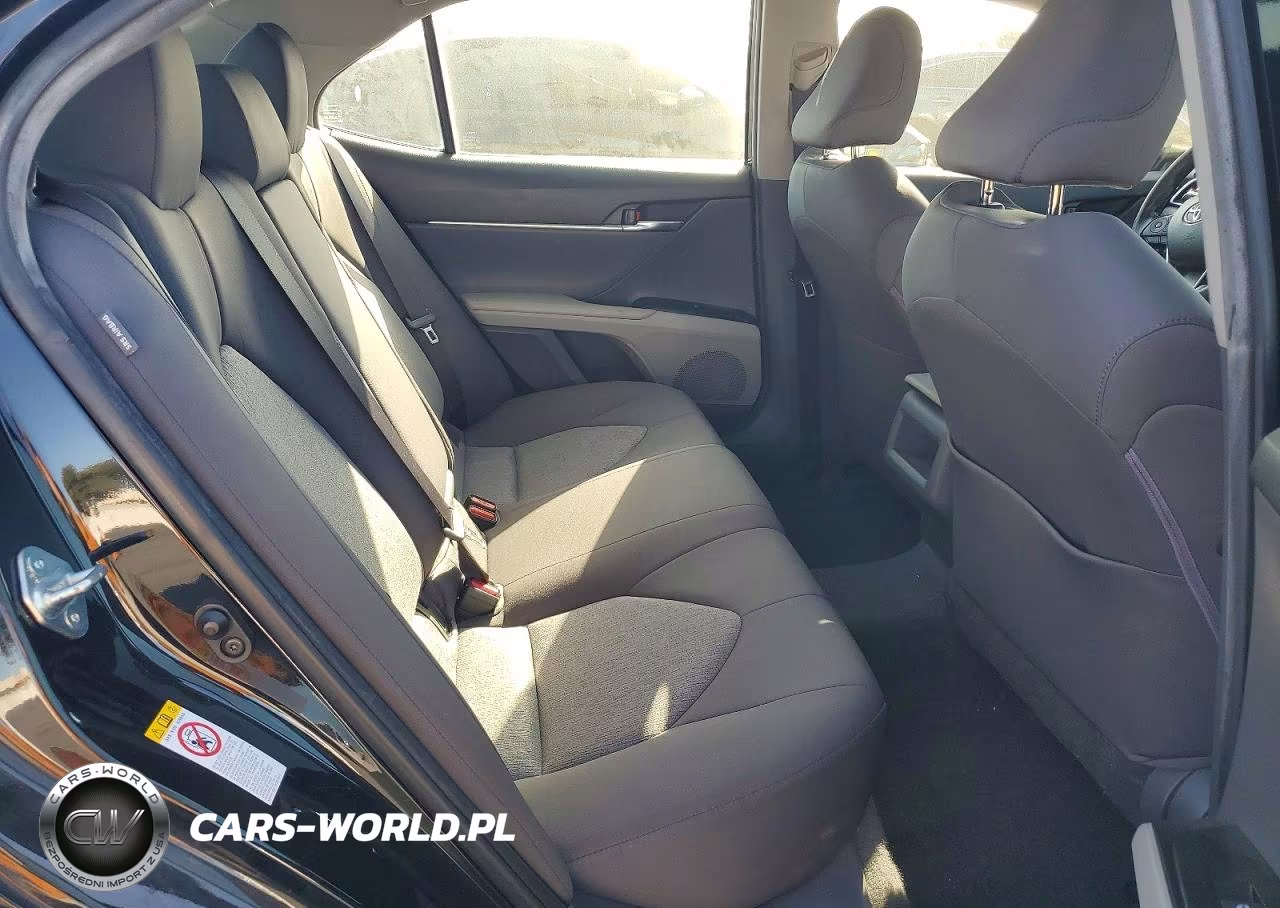2018 Toyota Camry Le VIN:JTNB11HK3J3058424 - 10
