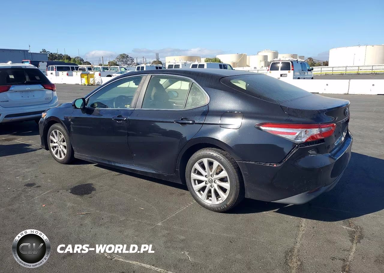 2018 Toyota Camry Le VIN:JTNB11HK3J3058424 - 2