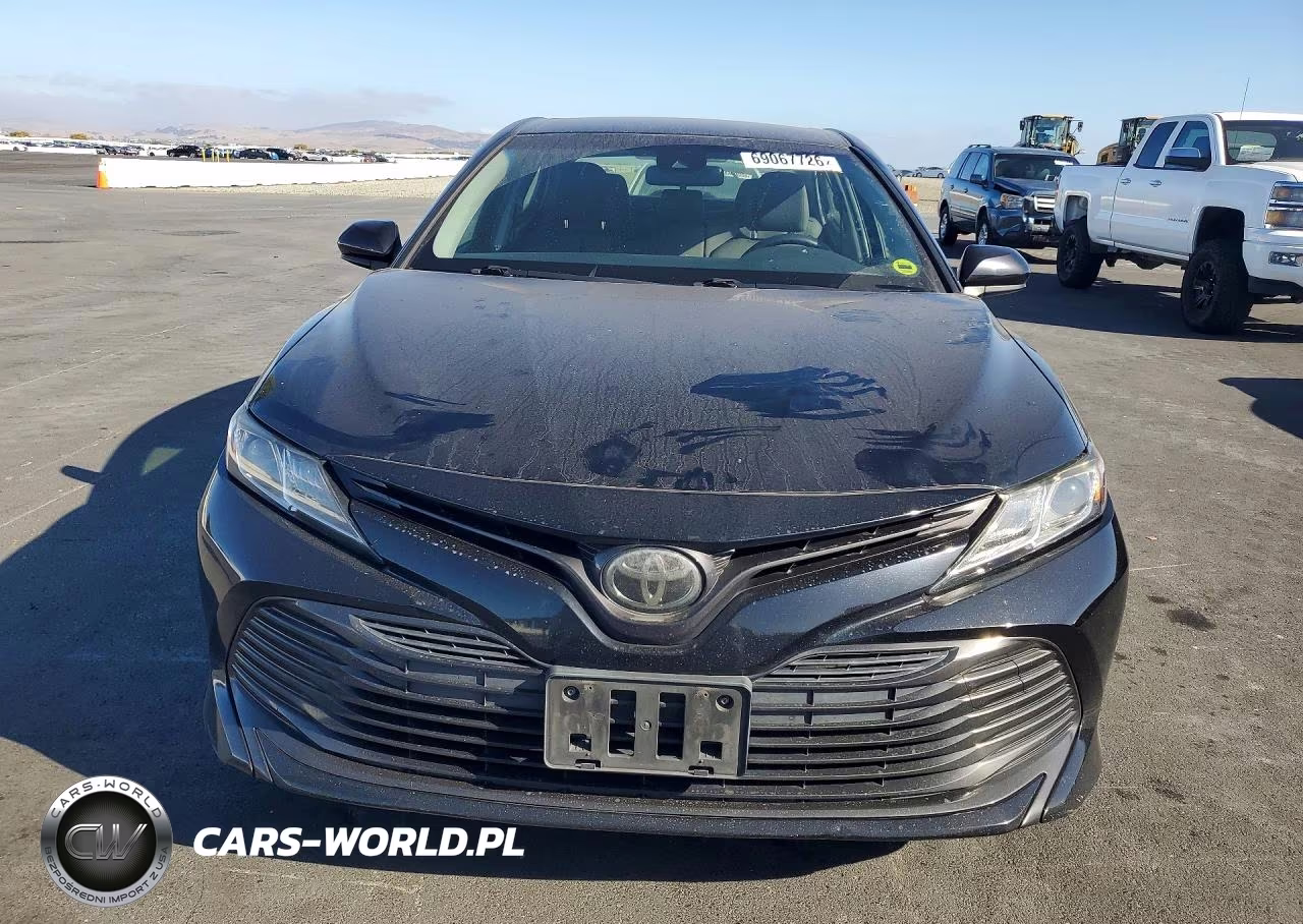 2018 Toyota Camry Le VIN:JTNB11HK3J3058424 - 5