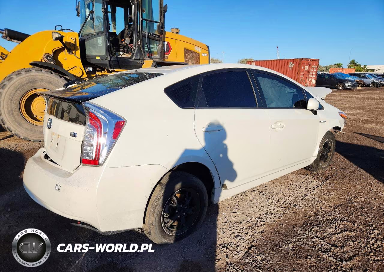 2014 Toyota Prius One VIN:JTDKN3DU4E1764931 - 3