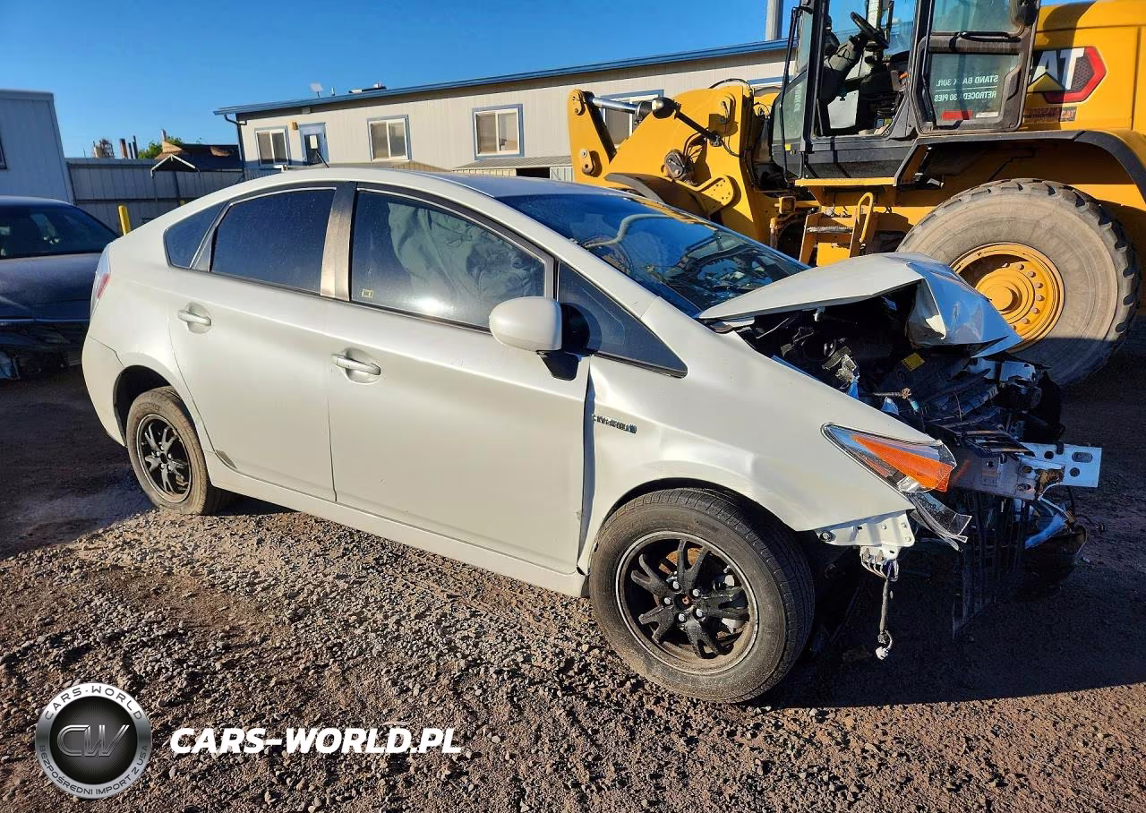 2014 Toyota Prius One VIN:JTDKN3DU4E1764931 - 4