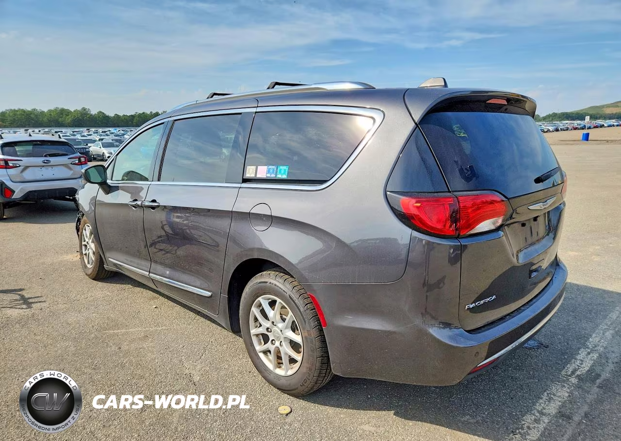2020 Chrysler Pacifica Touring L VIN:2C4RC1BG9LR113180 - 2