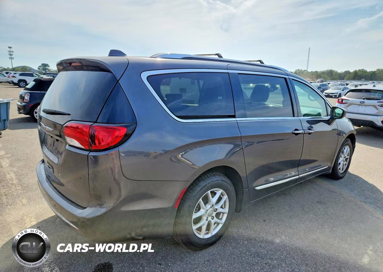 2020 Chrysler Pacifica Touring L VIN:2C4RC1BG9LR113180 - 3
