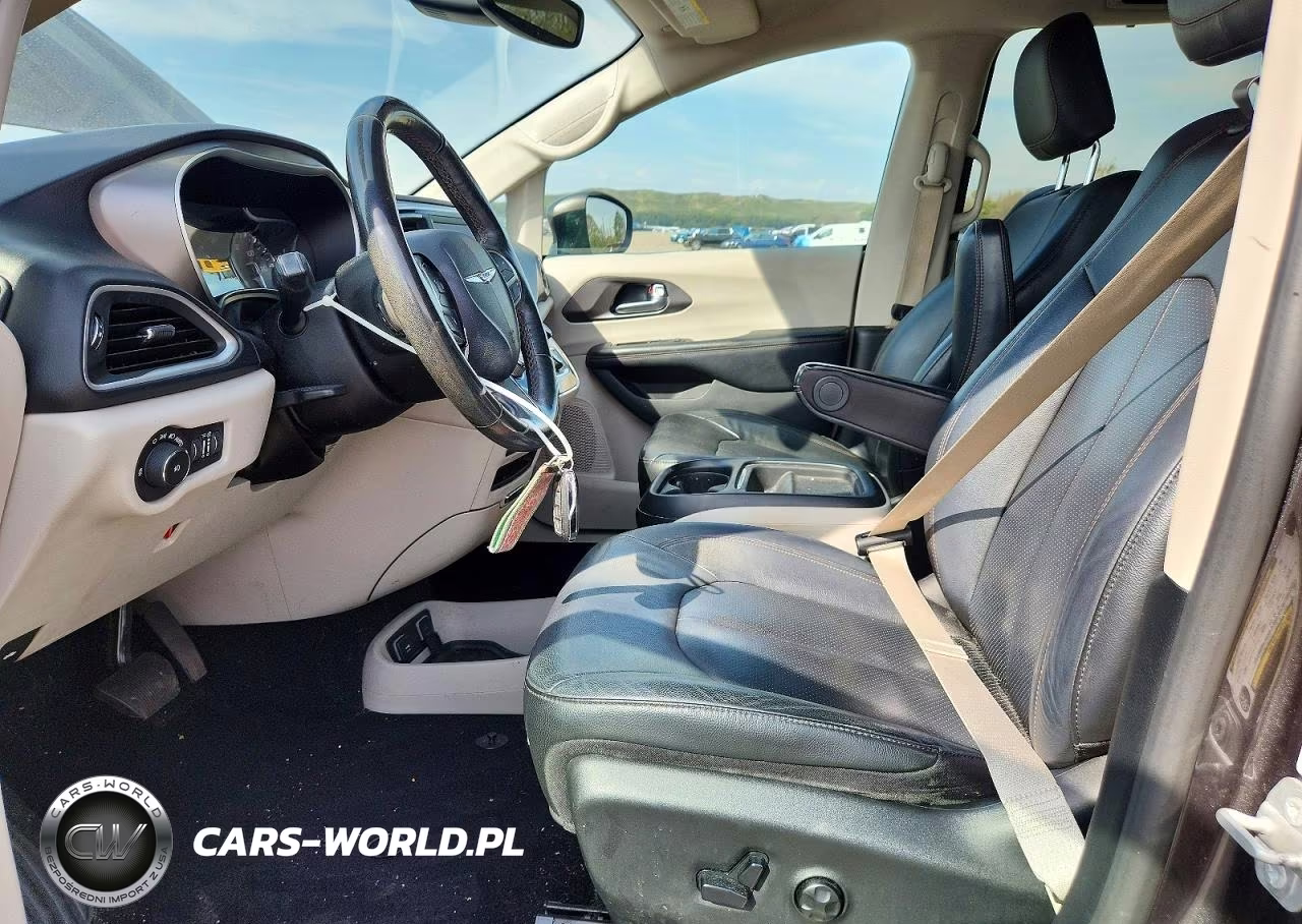 2020 Chrysler Pacifica Touring L VIN:2C4RC1BG9LR113180 - 7