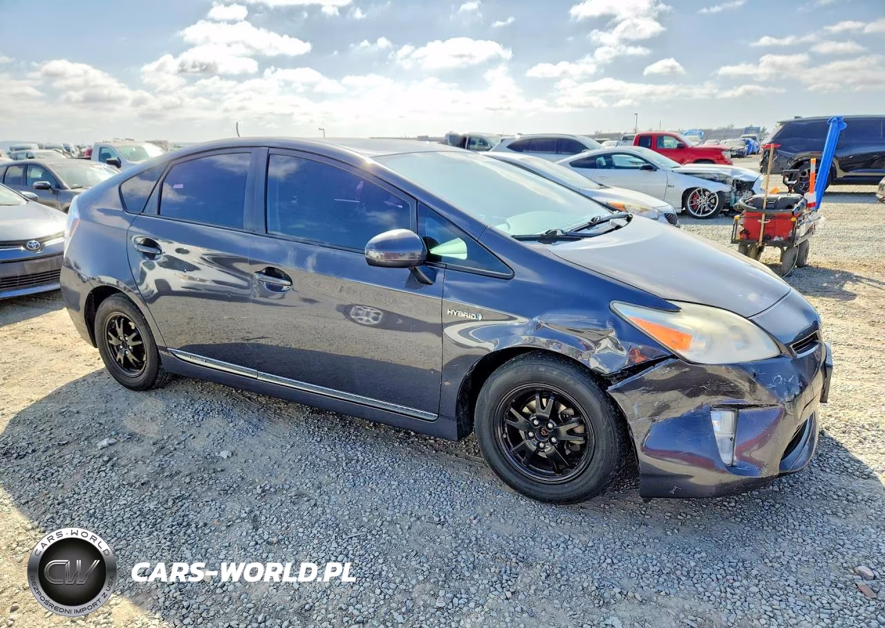 2015 Toyota Prius Three VIN:JTDKN3DU8D1650252 - 4