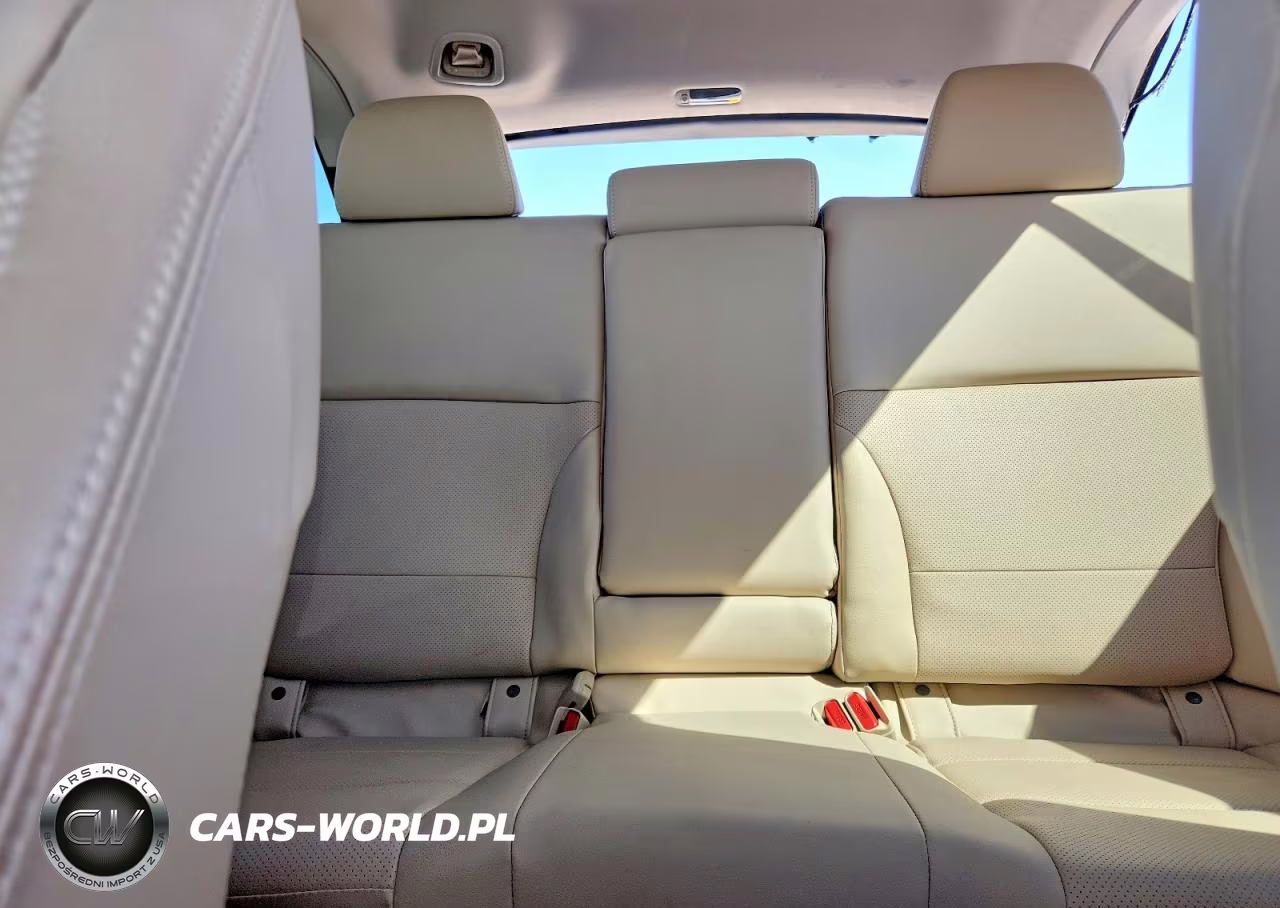 2019 Subaru Outback 3.6R Limited VIN:4S4BSENC6K3326854 - 10