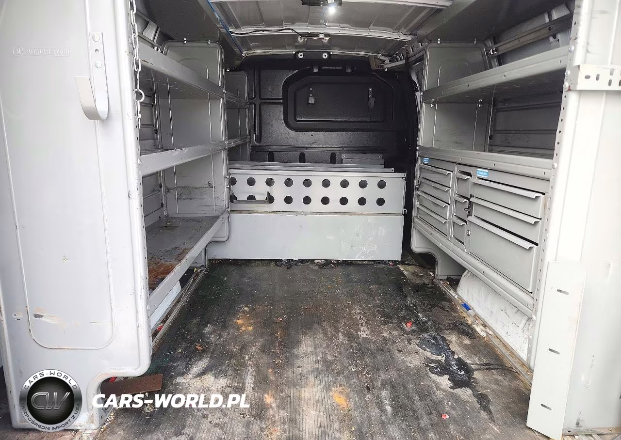 2019 Chevrolet Express G2500 VIN:1GCWGAFP1K1327178 - 10