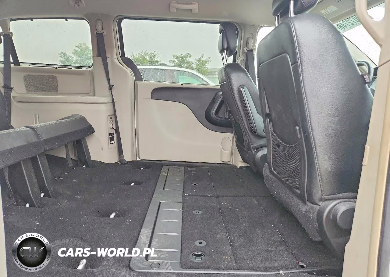 2015 Chrysler Town & Country Touring VIN:2C4RC1BG5FR662198 - 11