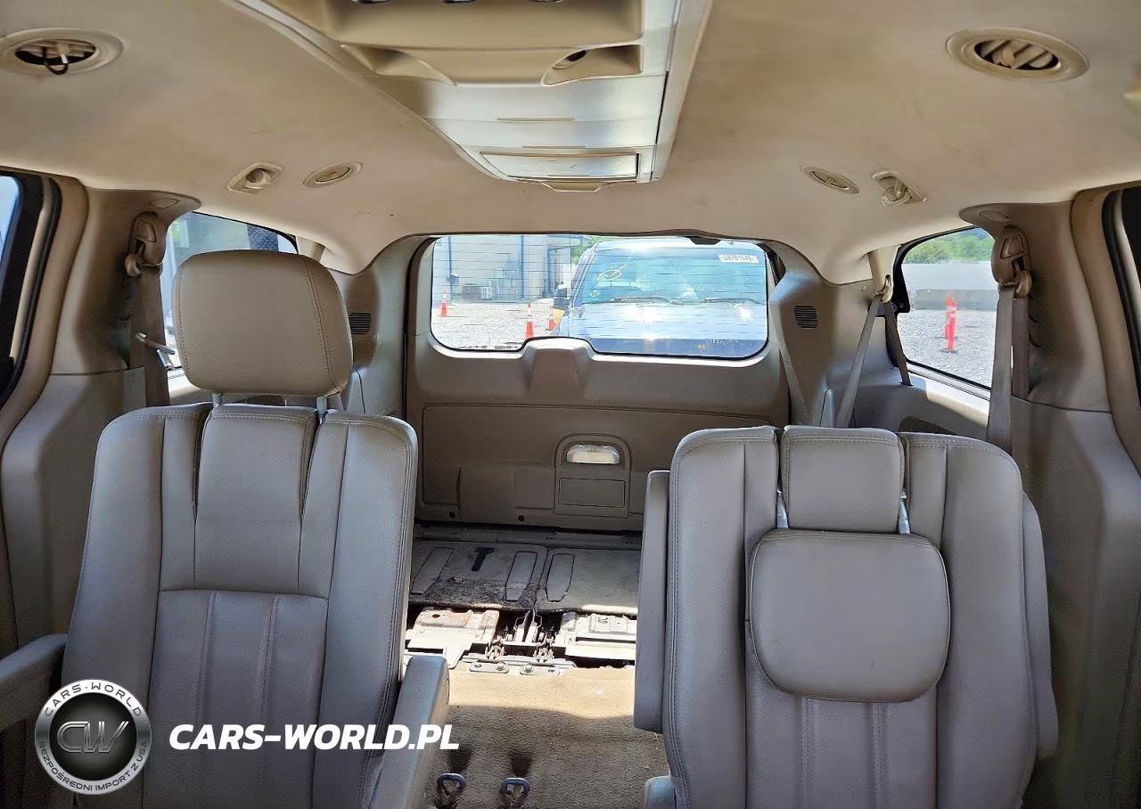 2013 Chrysler Town & Country Touring VIN:2C4RC1BG1DR588940 - 10