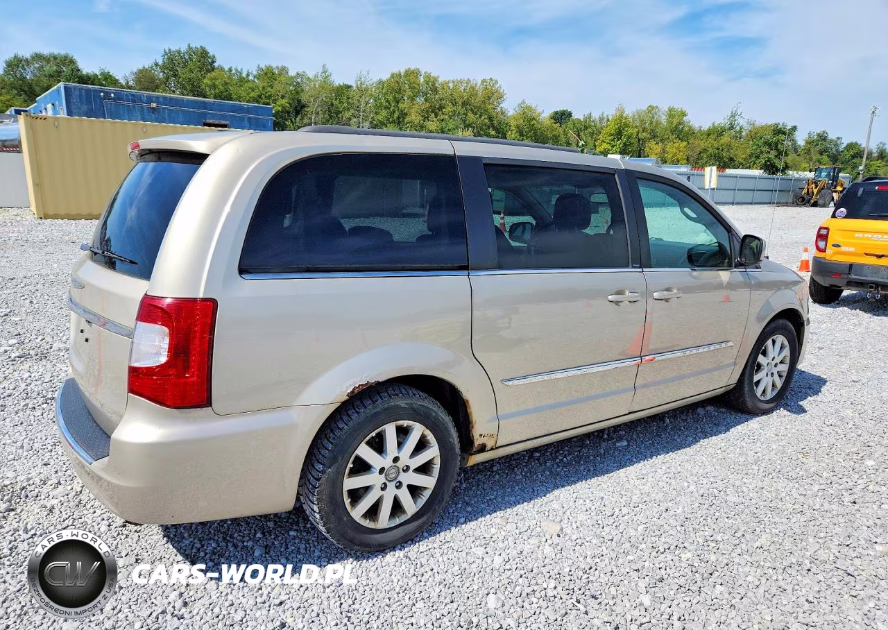 2013 Chrysler Town & Country Touring VIN:2C4RC1BG1DR588940 - 3
