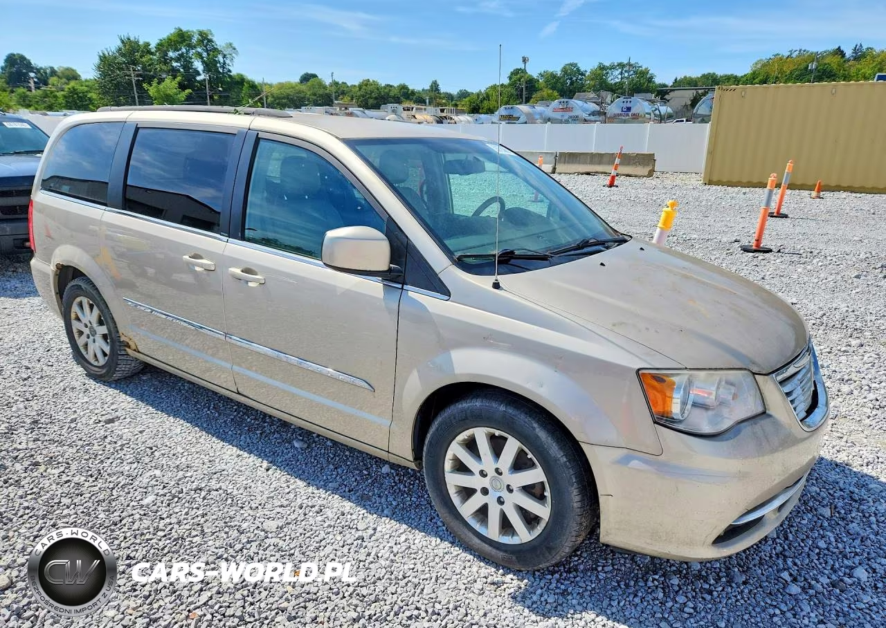 2013 Chrysler Town & Country Touring VIN:2C4RC1BG1DR588940 - 4