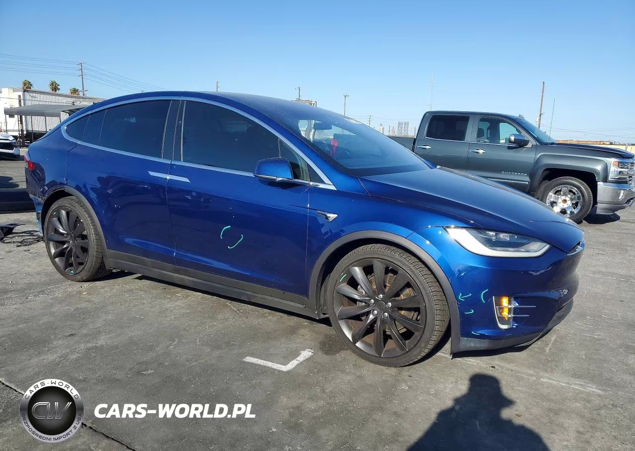 2020 Tesla Model X VIN:5YJXCAE29LF286331 - 4