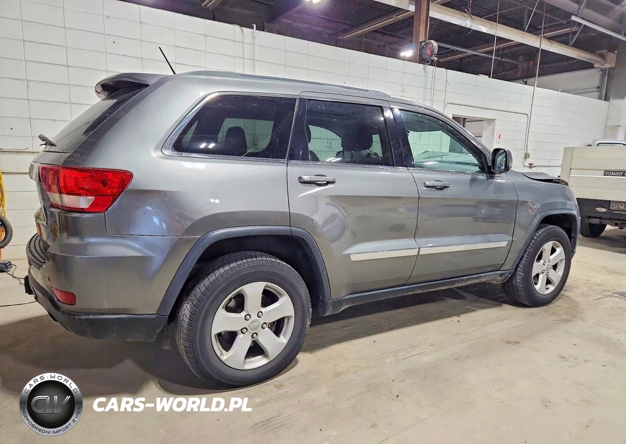 2013 Jeep Grand Cherokee Laredo VIN:1C4RJFAGXDC553035 - 3