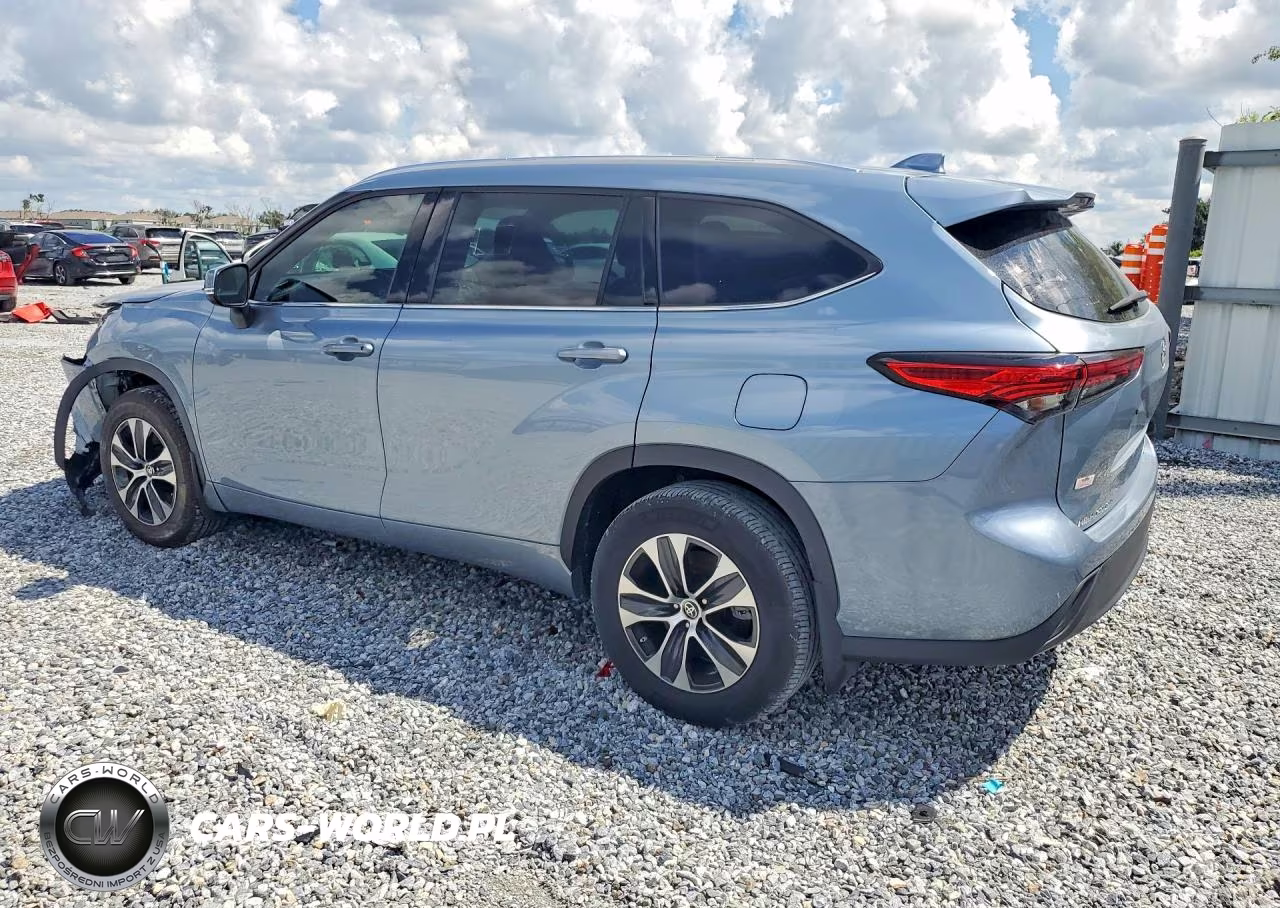 2021 Toyota Highlander Xle VIN:5TDHZRBH7MS125032 - 2