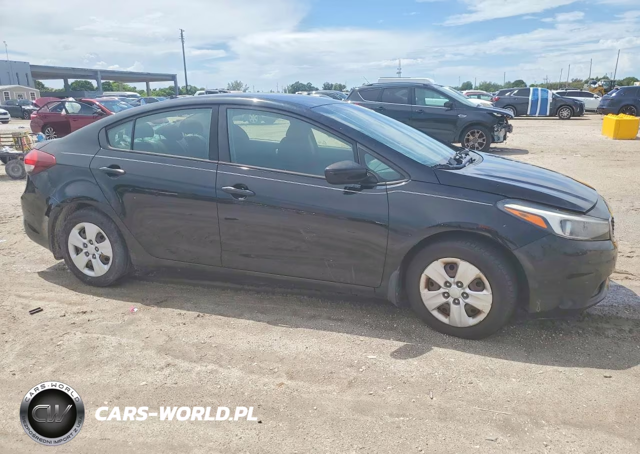 2018 Kia Forte Lx VIN:3KPFK4A77JE245443 - 4