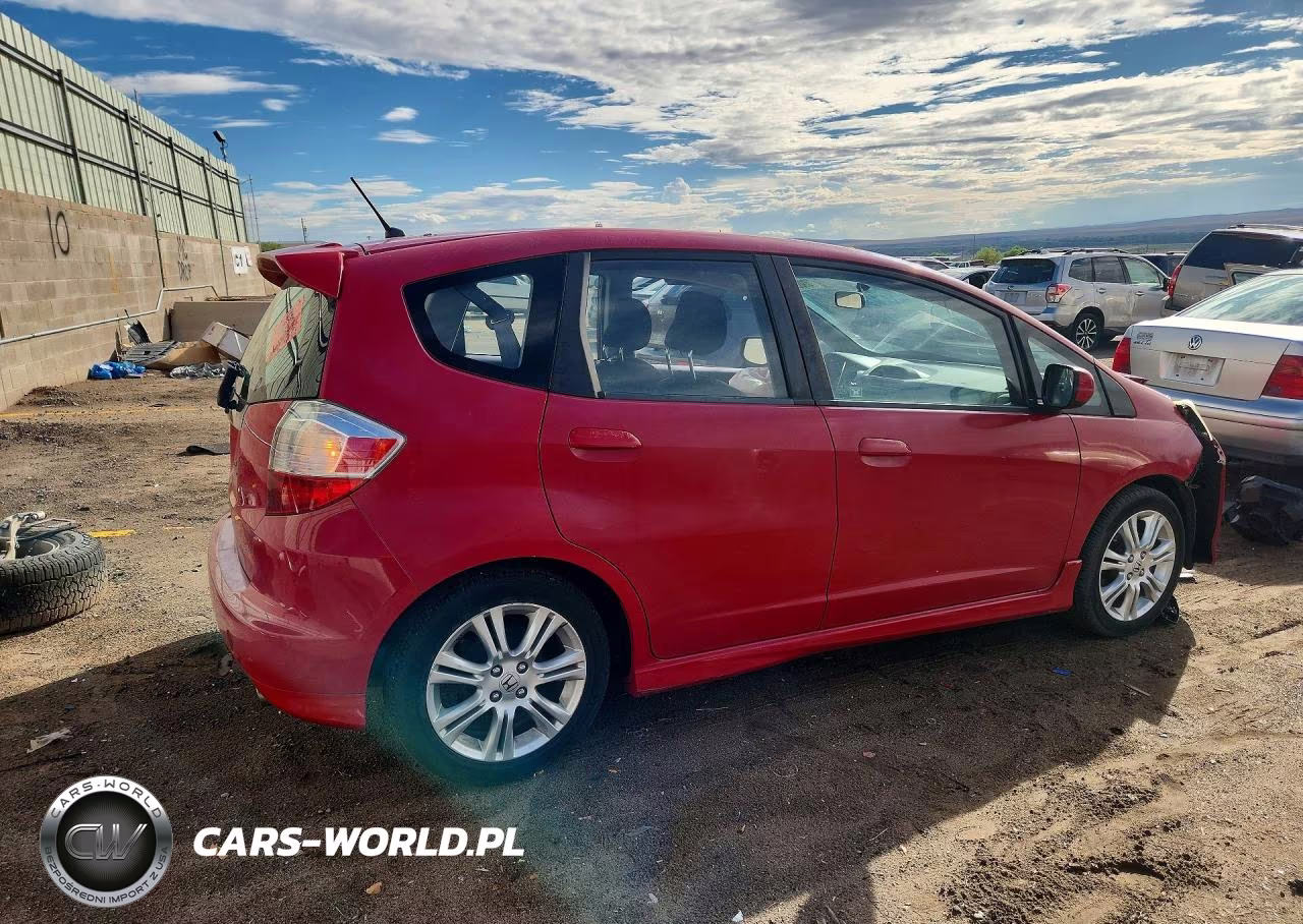 2010 Honda Fit Sport VIN:JHMGE8H49AC006710 - 3