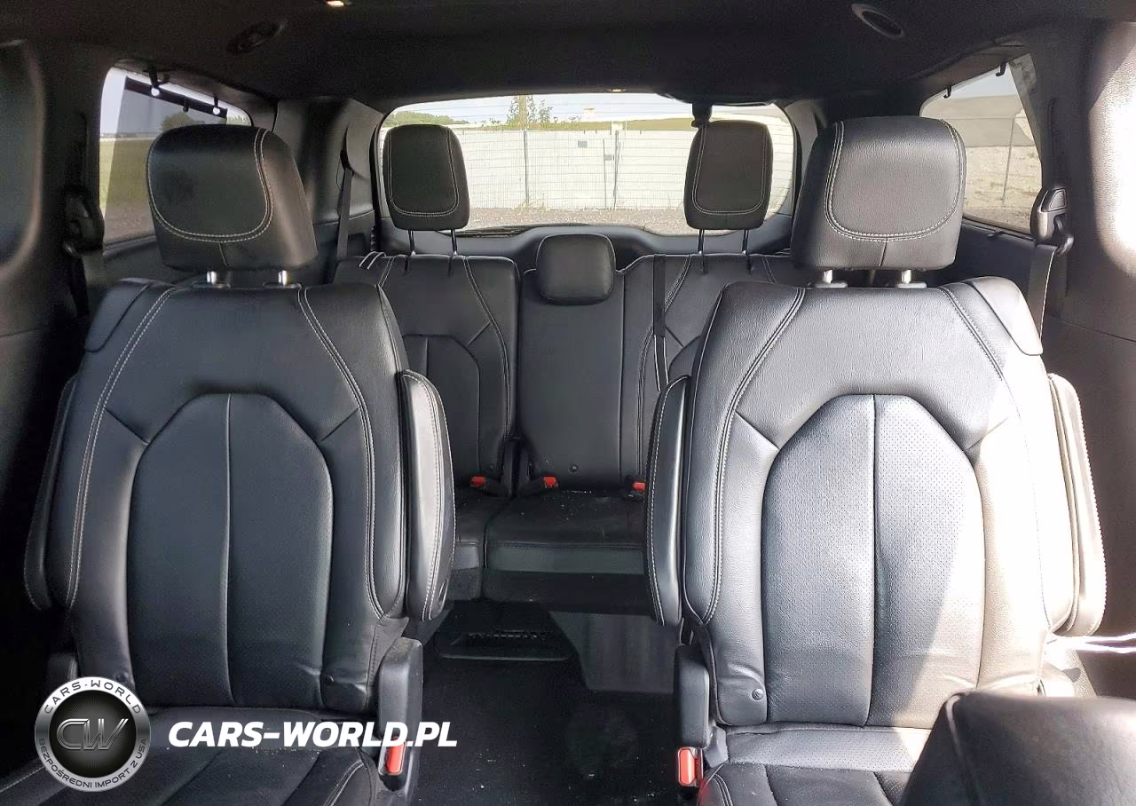 2020 Chrysler Pacifica Touring L Plus VIN:2C4RC1EG2LR233107 - 10