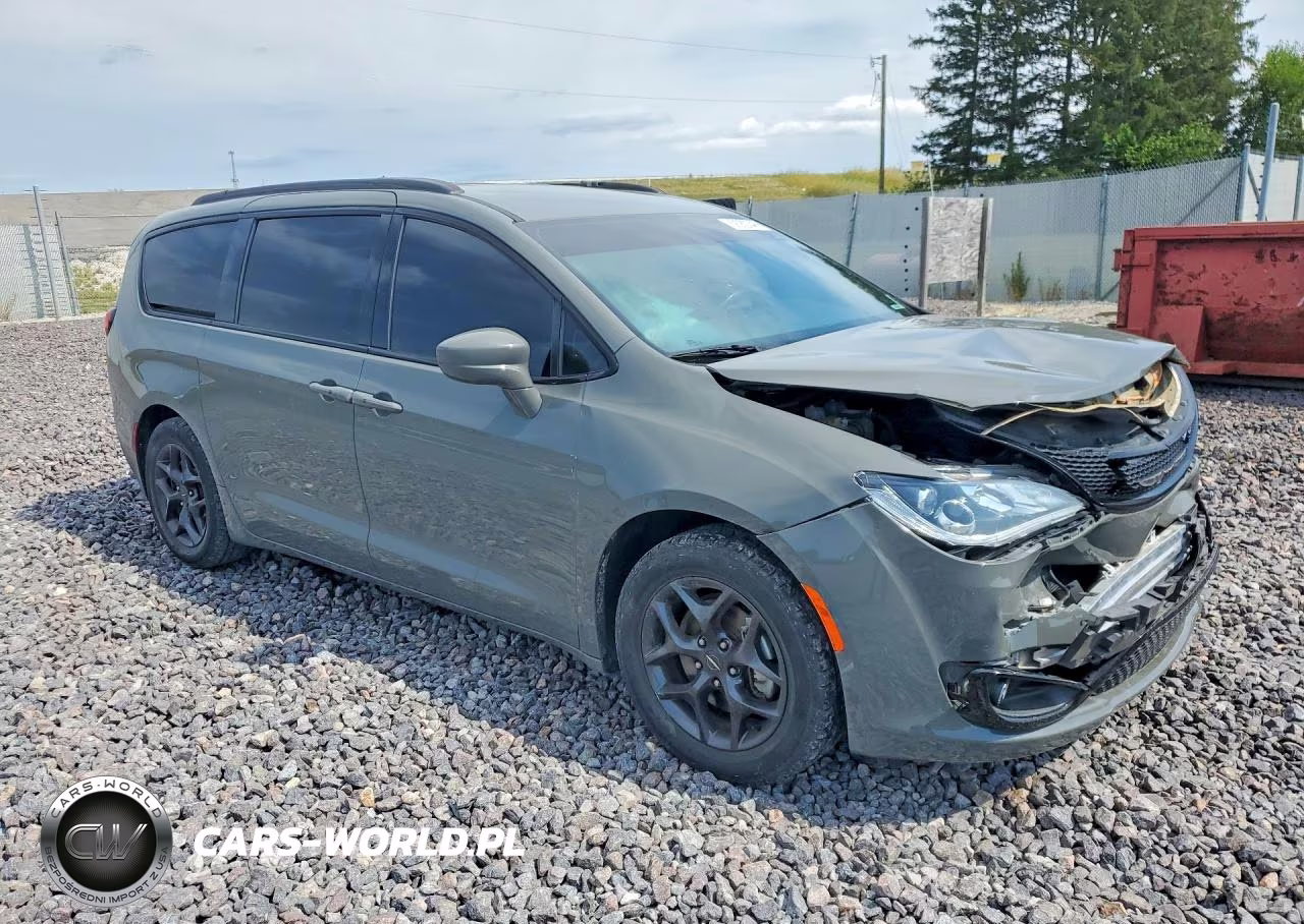 2020 Chrysler Pacifica Touring L Plus VIN:2C4RC1EG2LR233107 - 4