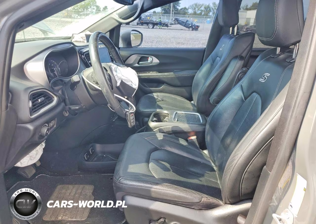 2020 Chrysler Pacifica Touring L Plus VIN:2C4RC1EG2LR233107 - 7