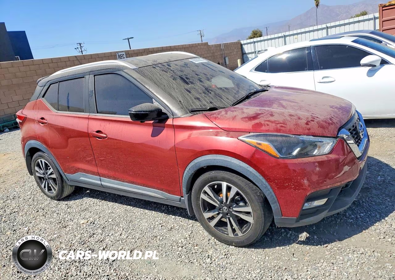 2019 Nissan Kicks Sr VIN:3N1CP5CU4KL513720 - 4