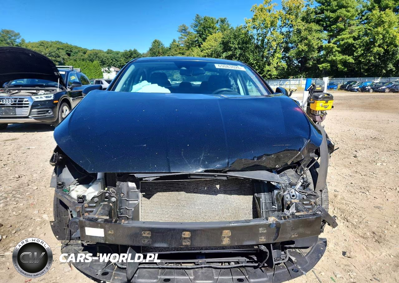 2019 Hyundai Elantra Value Edition VIN:5NPD84LF3KH414073 - 5