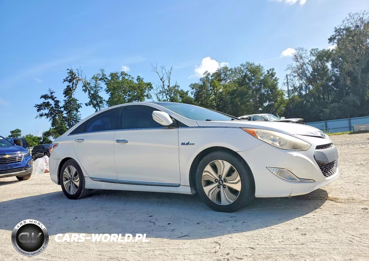 2015 Hyundai Sonata Hybrid Limited VIN:KMHEC4A45FA136547 - 4