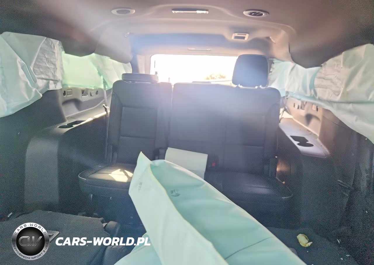 2023 Chevrolet Suburban C1500 Premier VIN:1GNSCFKD1PR549755 - 10