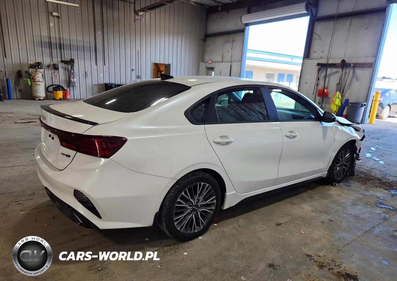 2023 Kia Forte Gt Line VIN:3KPF54AD8PE668795 - 3