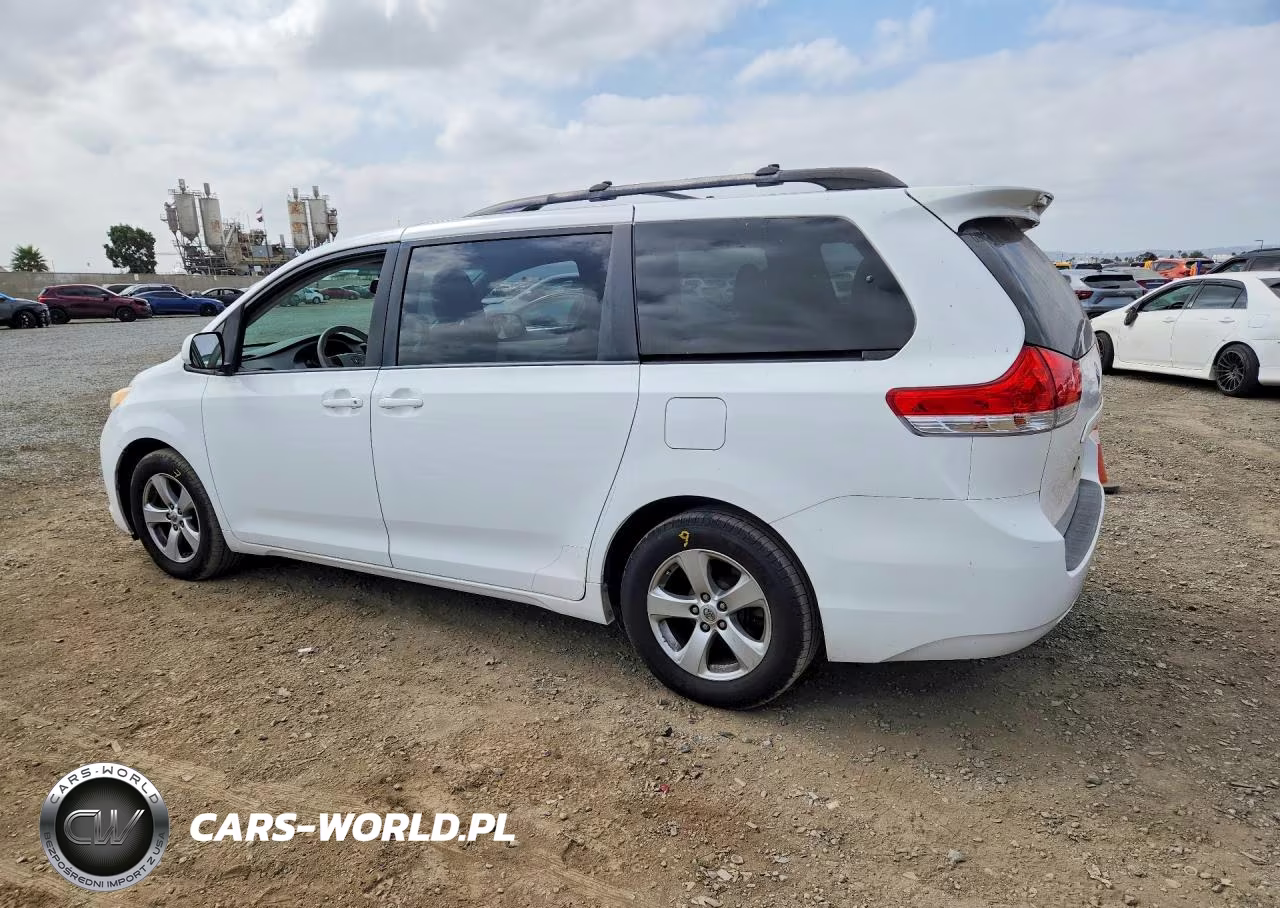 2013 Toyota Sienna Le VIN:5TDKK3DC3DS323311 - 2