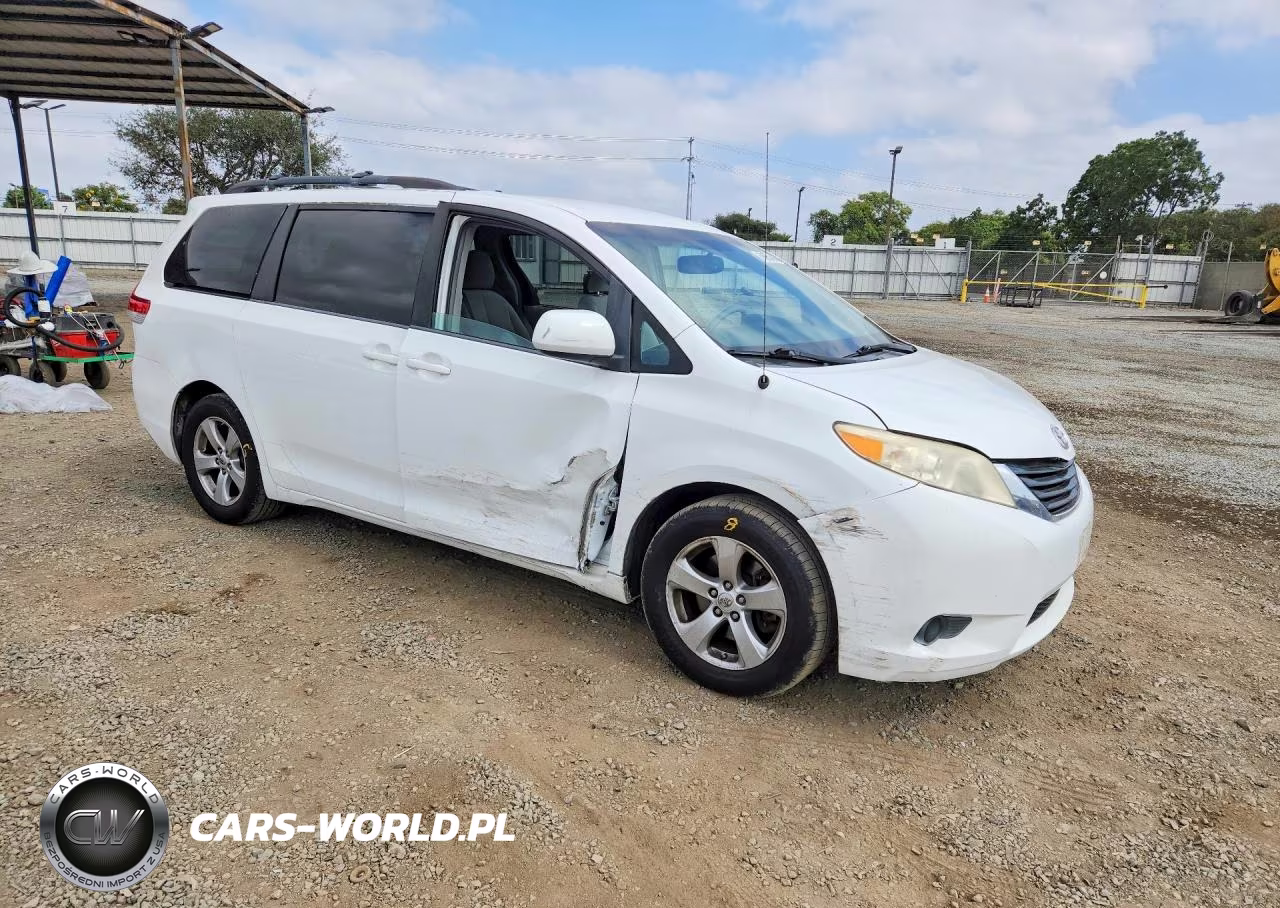 2013 Toyota Sienna Le VIN:5TDKK3DC3DS323311 - 4