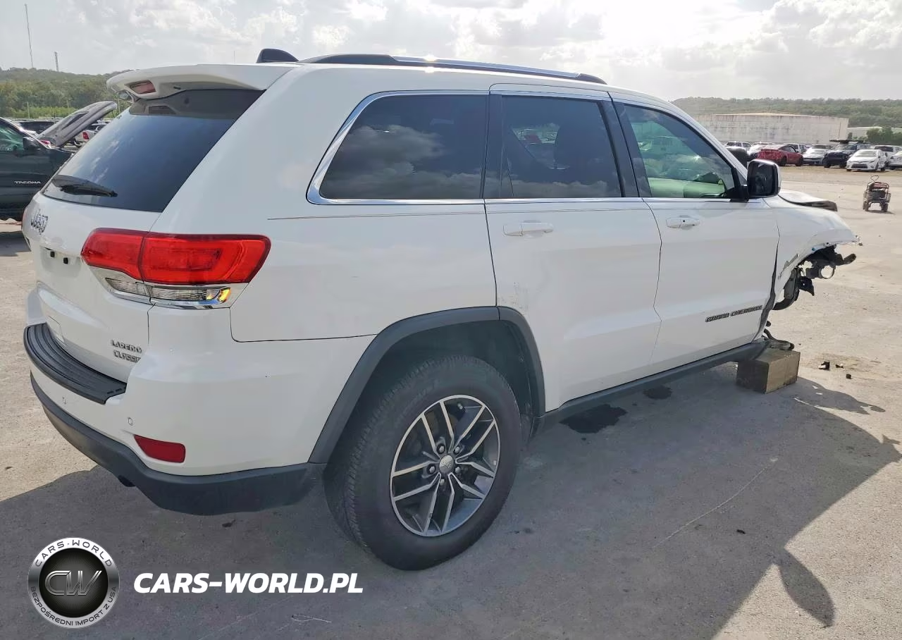 2018 Jeep Grand Cherokee Laredo VIN:1C4RJEAG5JC430393 - 3