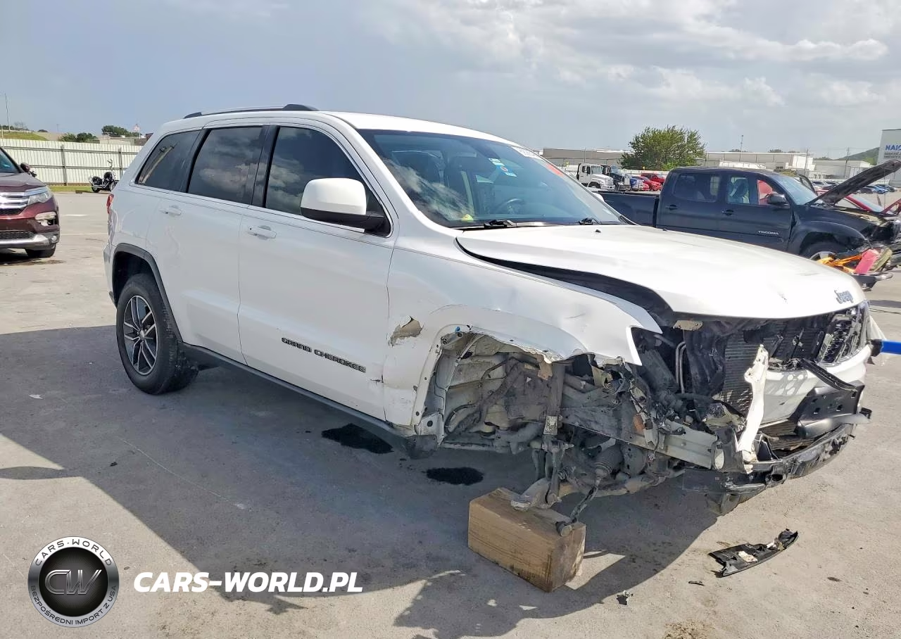 2018 Jeep Grand Cherokee Laredo VIN:1C4RJEAG5JC430393 - 4