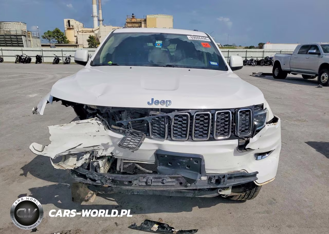 2018 Jeep Grand Cherokee Laredo VIN:1C4RJEAG5JC430393 - 5