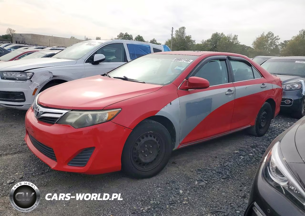 2013 Toyota Camry Le – zdjęcie 1 z 12