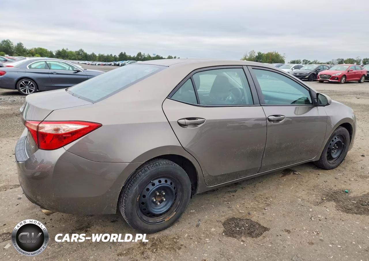 2018 Toyota Corolla Le VIN:2T1BURHE1JC002199 - 3