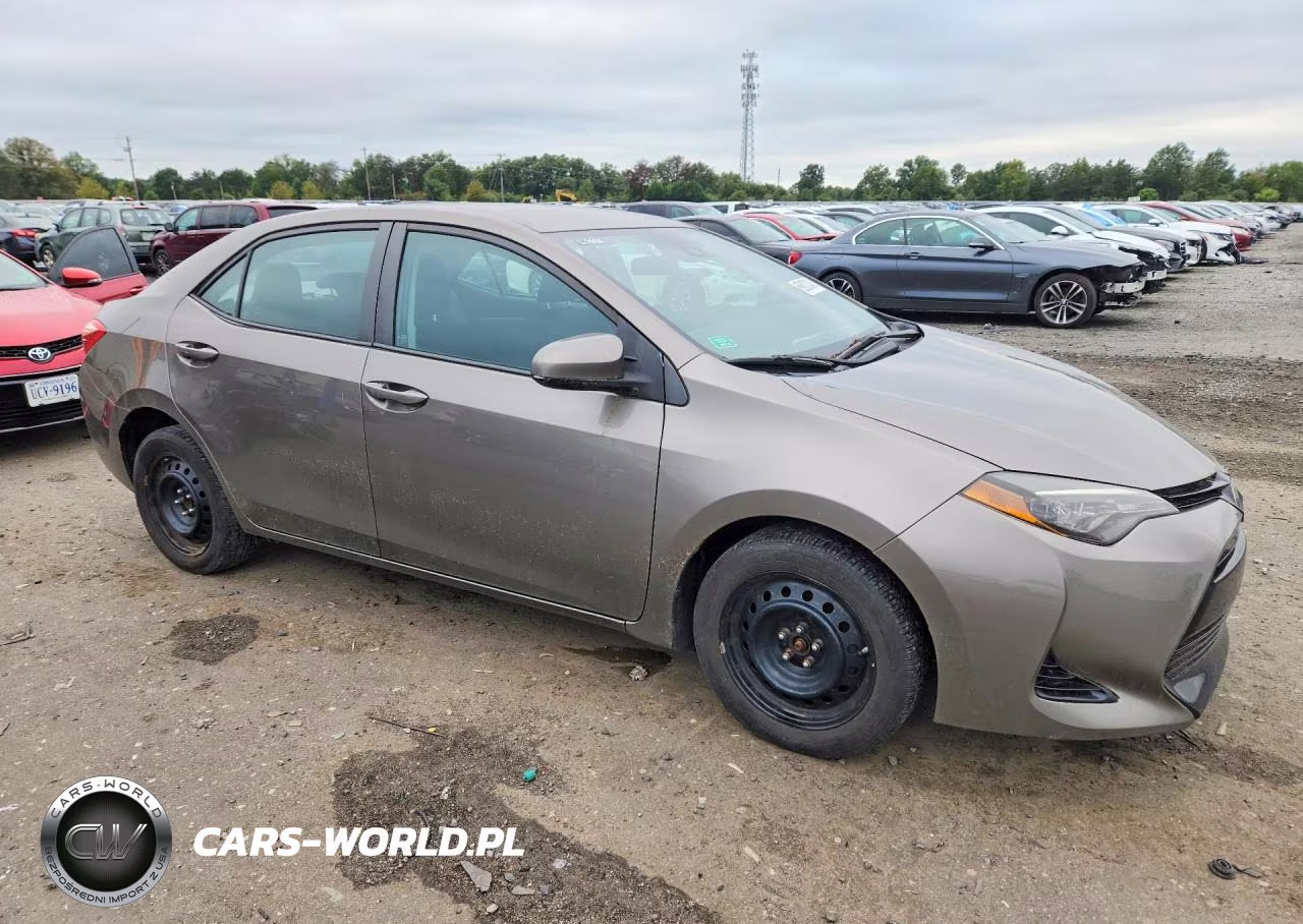 2018 Toyota Corolla Le VIN:2T1BURHE1JC002199 - 4
